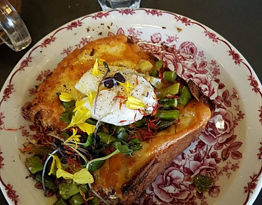 Eggshell Bistro | restaurant | 51 City Center Dr, Carmel, IN 46032, USA | 3176601616 OR +1 317-660-1616