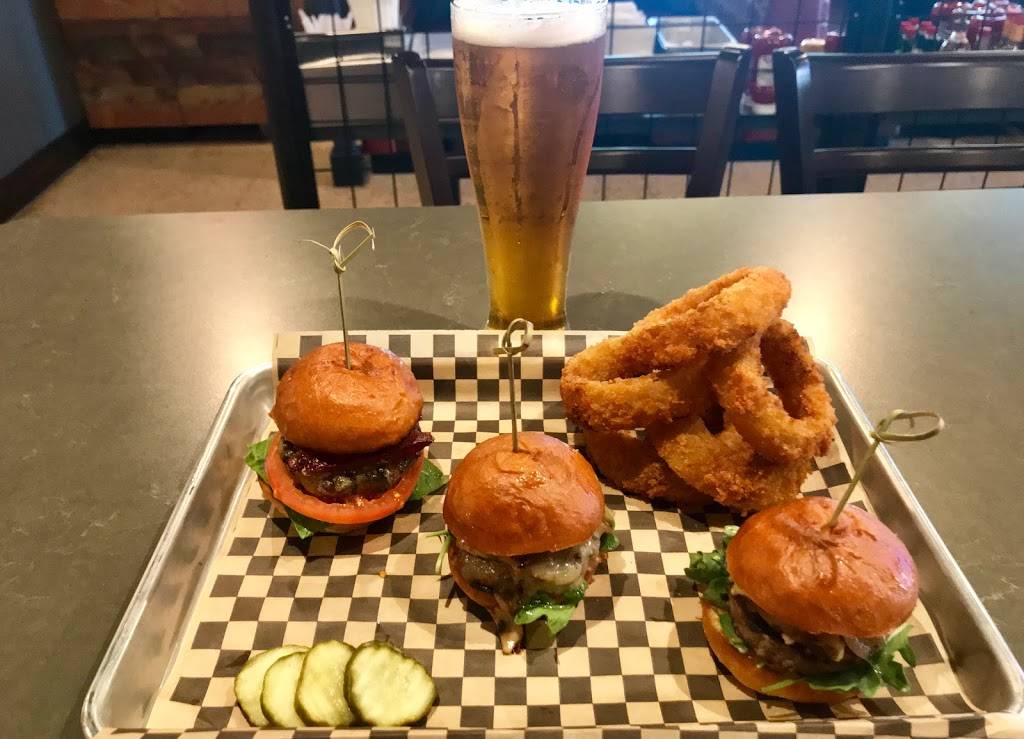 Crown Hill Broiler | restaurant | 8037 15th Ave NW, Seattle, WA 98117, USA | 2067813344 OR +1 206-781-3344