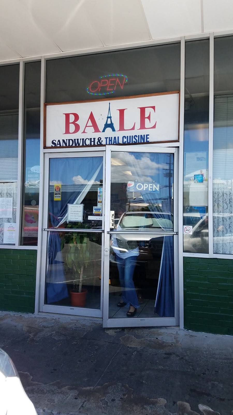 Ba-Le Sandwich & Thai Cuisine | restaurant | 3131 N Nimitz Hwy, Honolulu, HI 96819, USA | 8088361668 OR +1 808-836-1668