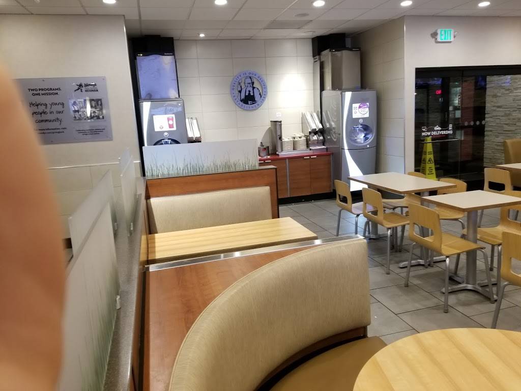 Wendys | restaurant | 2247 S Monaco Pkwy, Denver, CO 80222, USA | 3037578939 OR +1 303-757-8939