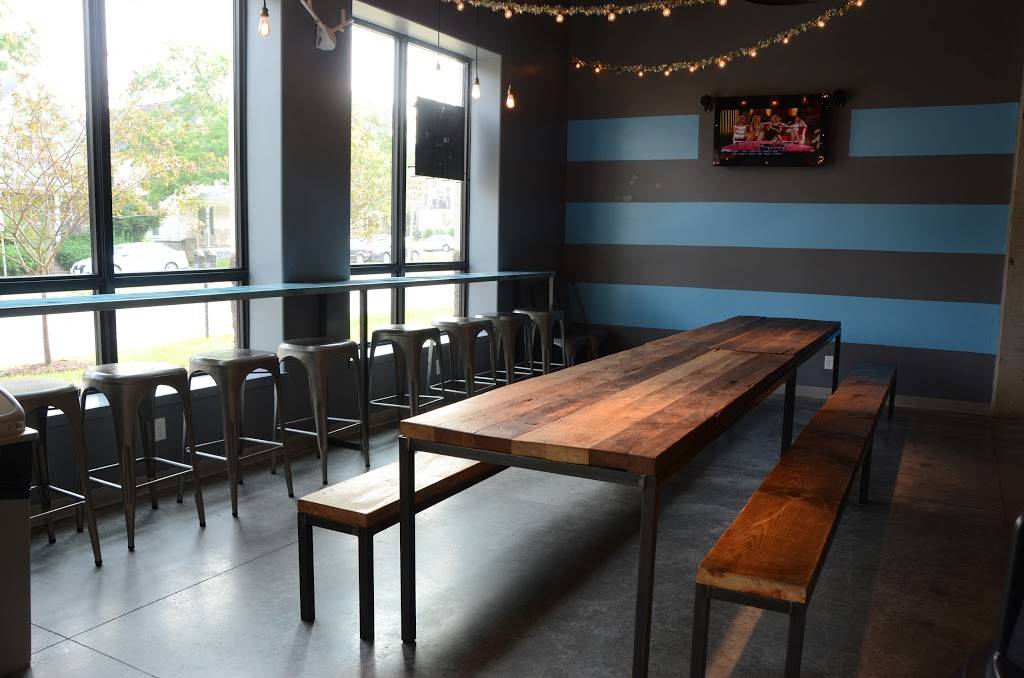 D.P. Dough | restaurant | 519 E Washington St, Iowa City, IA 52240, USA | 3193543344 OR +1 319-354-3344