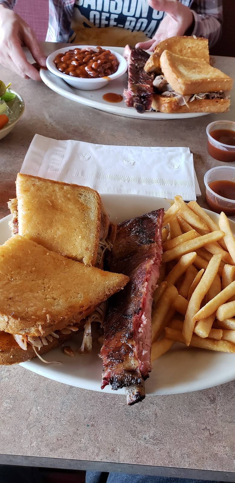 The Bear Pit Bar-B-Q Restaurant | restaurant | 10825 Sepulveda Blvd, Mission Hills, CA 91345, USA | 8183652500 OR +1 818-365-2500