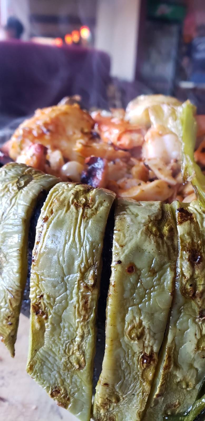 Los Molcajetes | restaurant | 901 Redwood St, Vallejo, CA 94590, USA | 7075635710 OR +1 707-563-5710