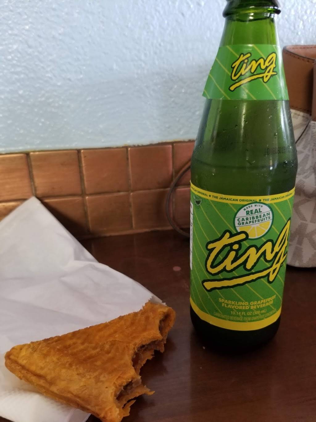 Carribbean Marketplace Grill | restaurant | 4115 N 19th Ave, Phoenix, AZ 85015, USA | 6022798444 OR +1 602-279-8444