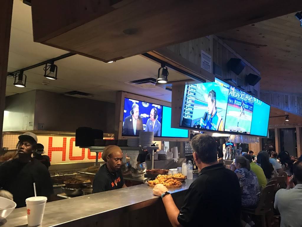 Hooters | meal takeaway | 8695 NW 13th Terrace, Miami, FL 33126, USA | 3055935088 OR +1 305-593-5088