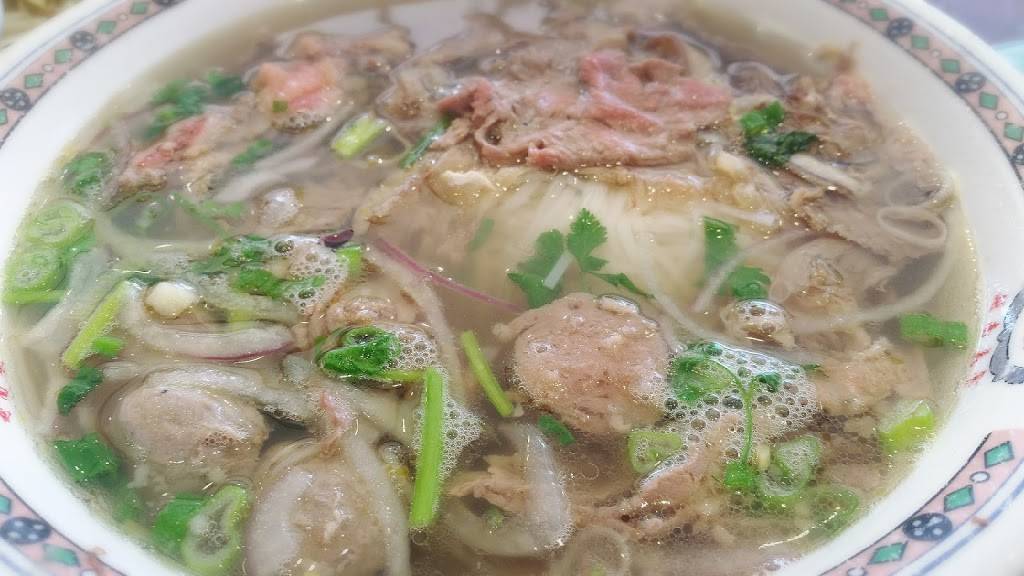 Pho Dau Bo Restaurant | restaurant | 1525 Bristol Rd W, Mississauga, ON L5M 4Z1, Canada | 9058129878 OR +1 905-812-9878