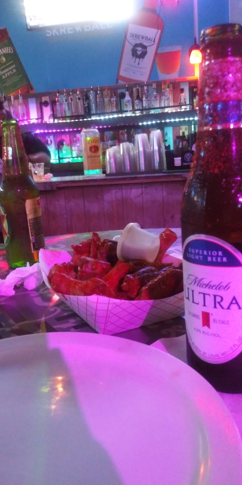 The Dive | restaurant | 600 Springmart Blvd, Brownsville, TX 78526, USA | 9563386815 OR +1 956-338-6815