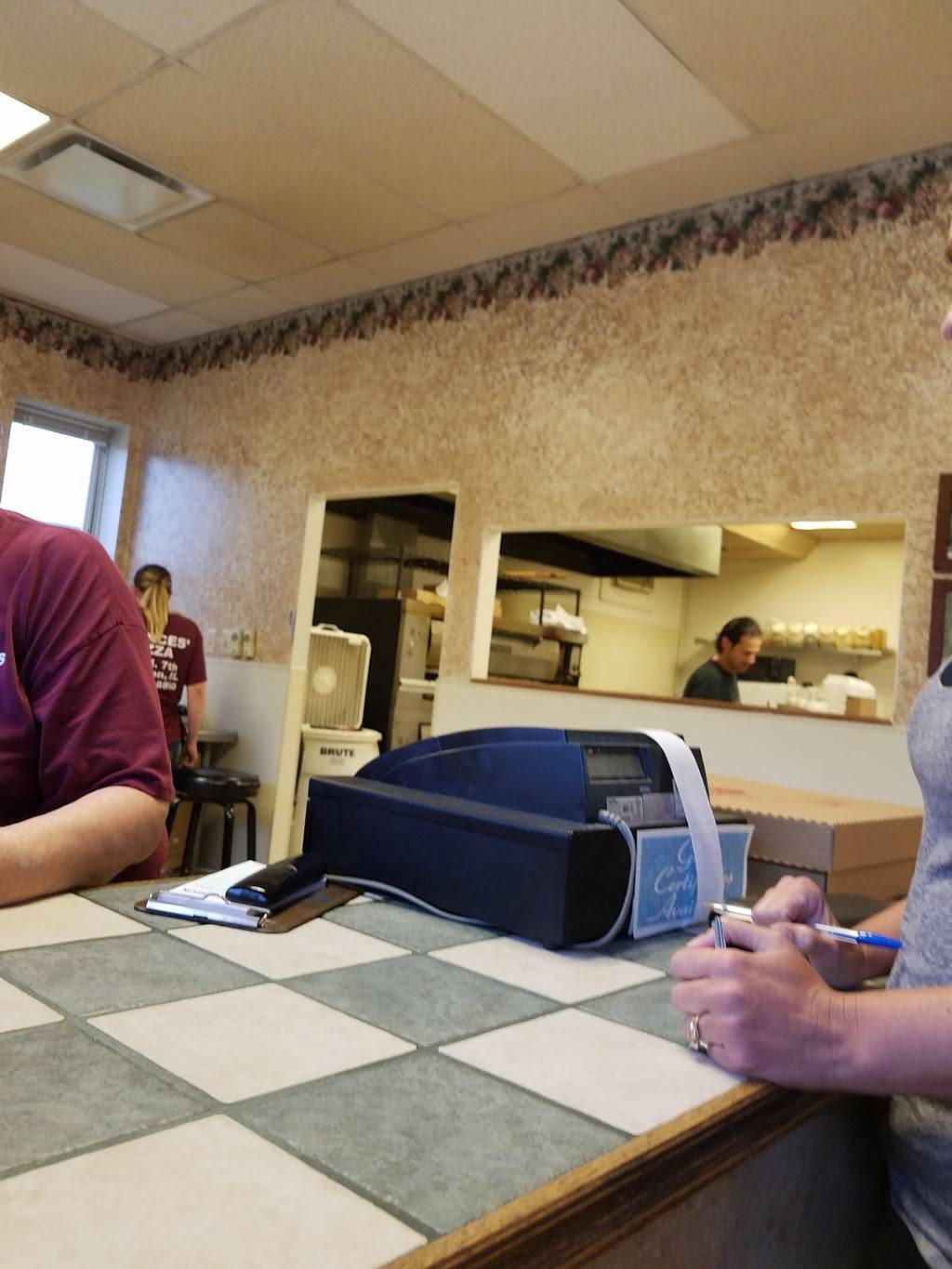 Frances Pizza | restaurant | 713 N 7th St, Riverton, IL 62561, USA | 2176298880 OR +1 217-629-8880