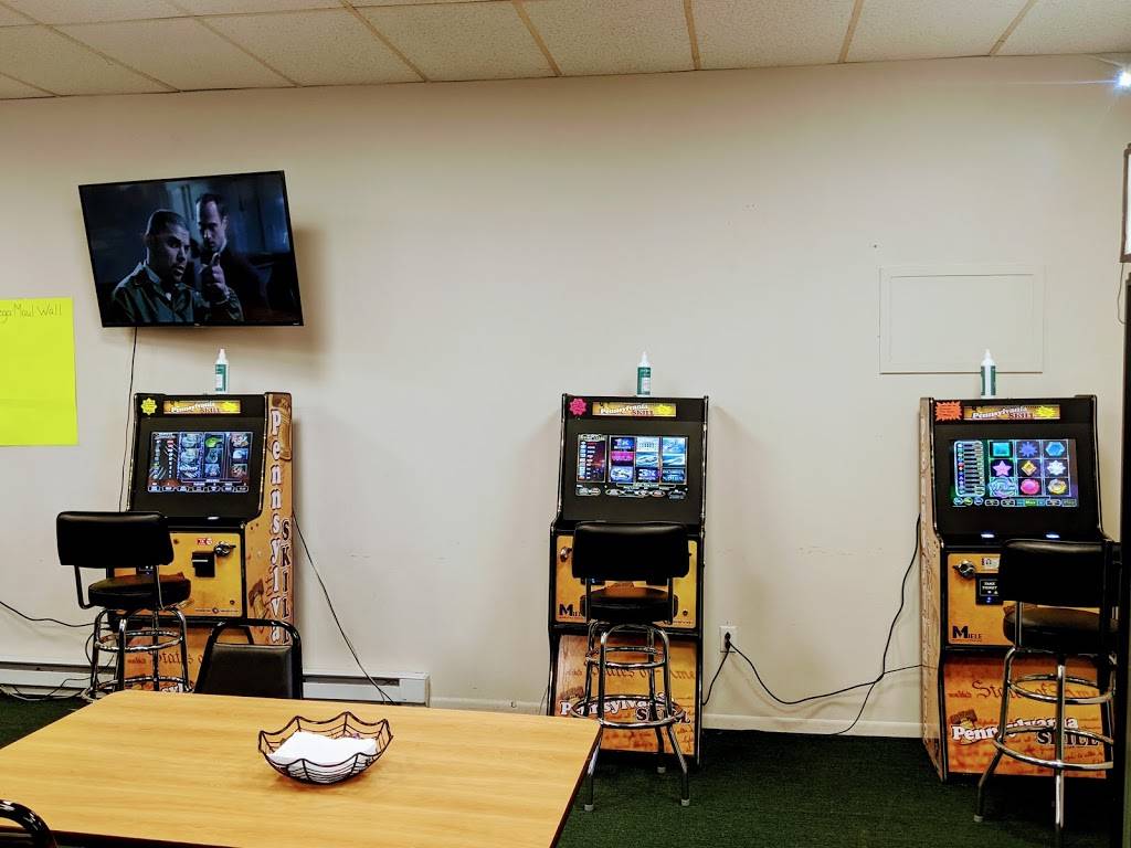 Mauls "Subs and Skillz" | restaurant | 106 Main St, St Michael, PA 15951, USA | 8144958571 OR +1 814-495-8571