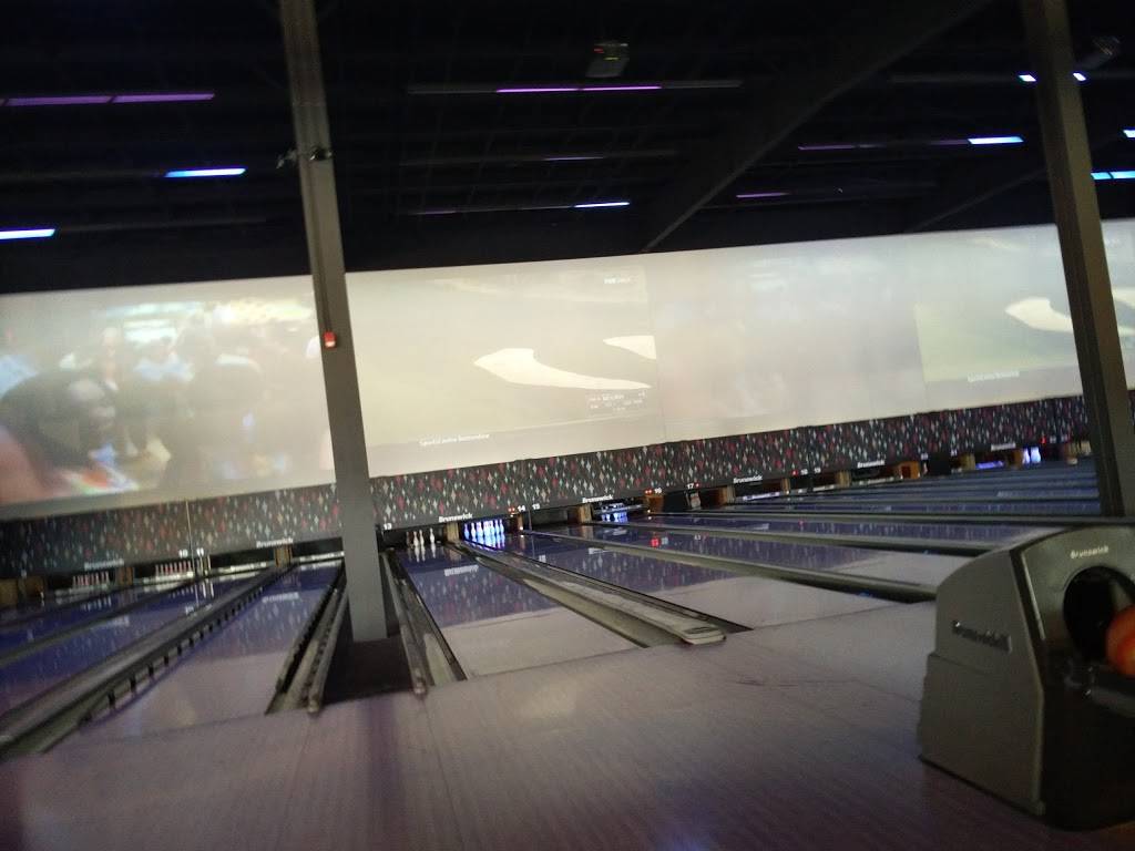 Kingpin Bowlounge | restaurant | 425 Bingemans Centre Dr, Kitchener, ON N2B 3X7, Canada | 5197458888 OR +1 519-745-8888