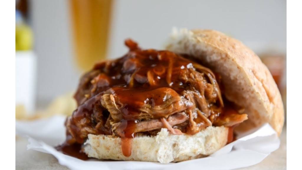 Big Vic’s BBQ | restaurant | 5781 S Lakeshore Dr, Shreveport, LA 71119, USA | 3185826227 OR +1 318-582-6227