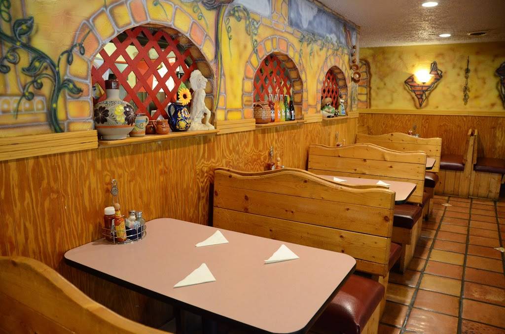 La Quesadilla Mexican Grill | restaurant | 5424 US-31E, Westmoreland, TN 37186, USA | 6156445991 OR +1 615-644-5991