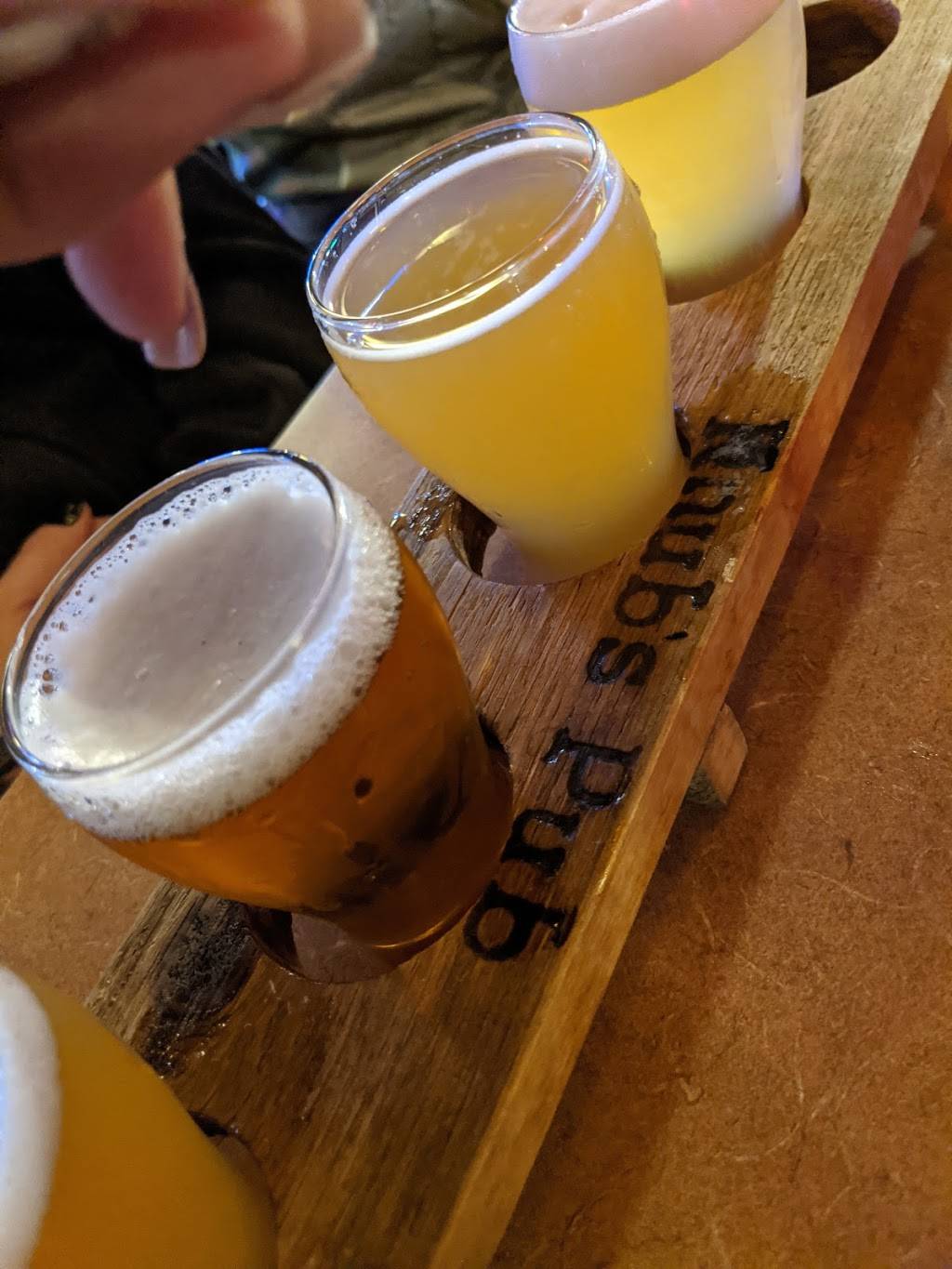 Knubs Pub | restaurant | 5386 Roberts St, Shawnee, KS 66226, USA | 9134415682 OR +1 913-441-5682