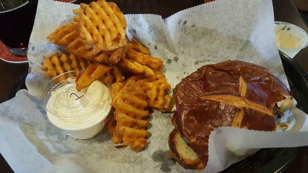 ICU Bar & Grill | restaurant | 129 N Green Bay Rd, Neenah, WI 54956, USA | 9207257401 OR +1 920-725-7401