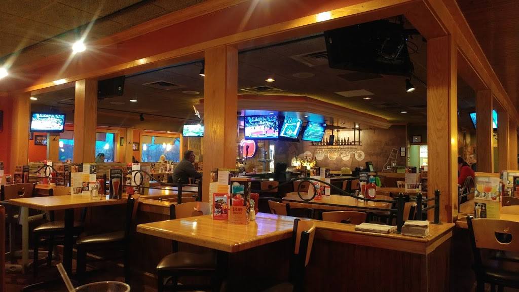 Applebees Grill + Bar | restaurant | 6845 E State St, Rockford, IL 61108, USA | 8152268818 OR +1 815-226-8818