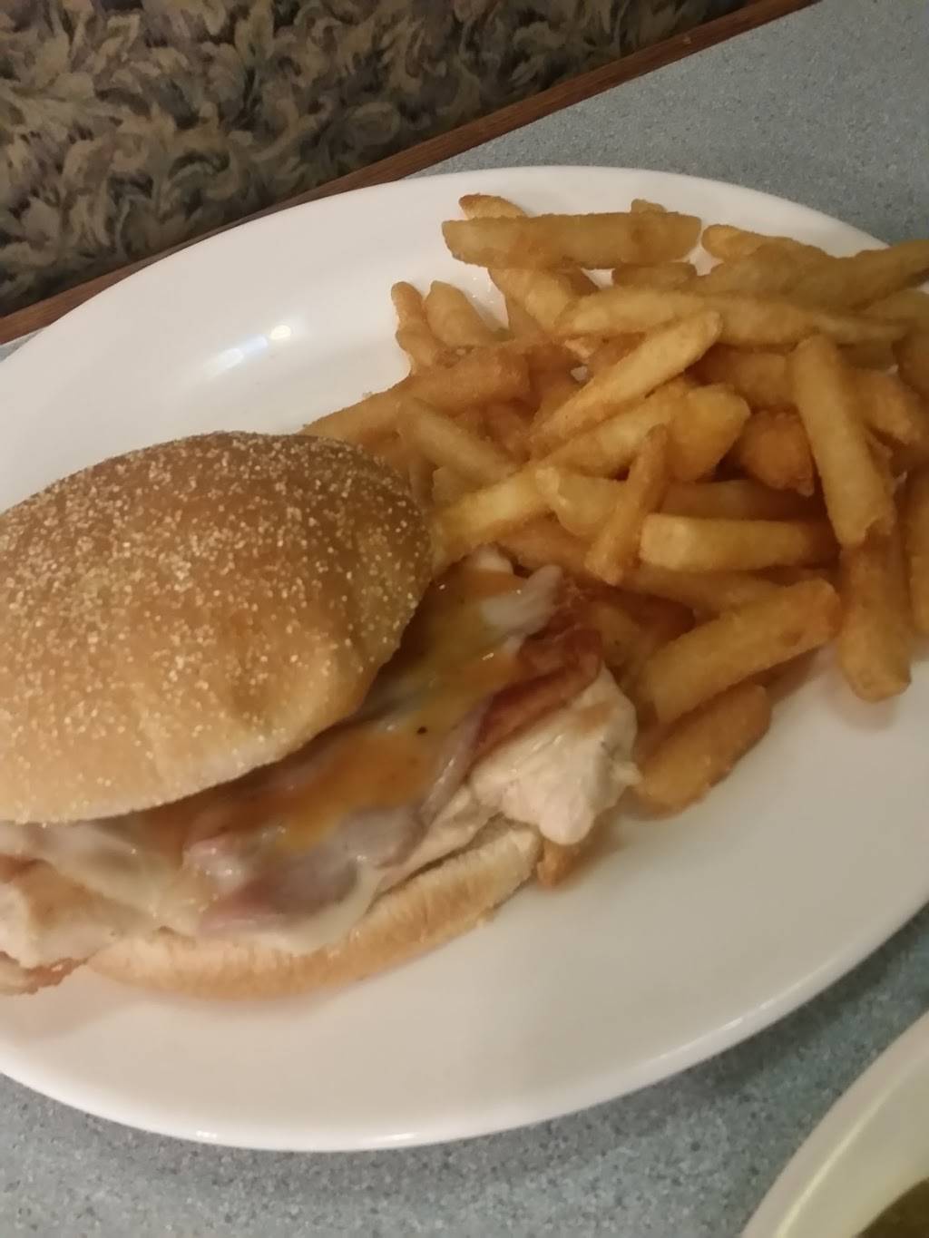 Dinos Den Restaurant & Bar | meal takeaway | 88 Grand Ave, Fox Lake, IL 60020, USA | 8475876604 OR +1 847-587-6604