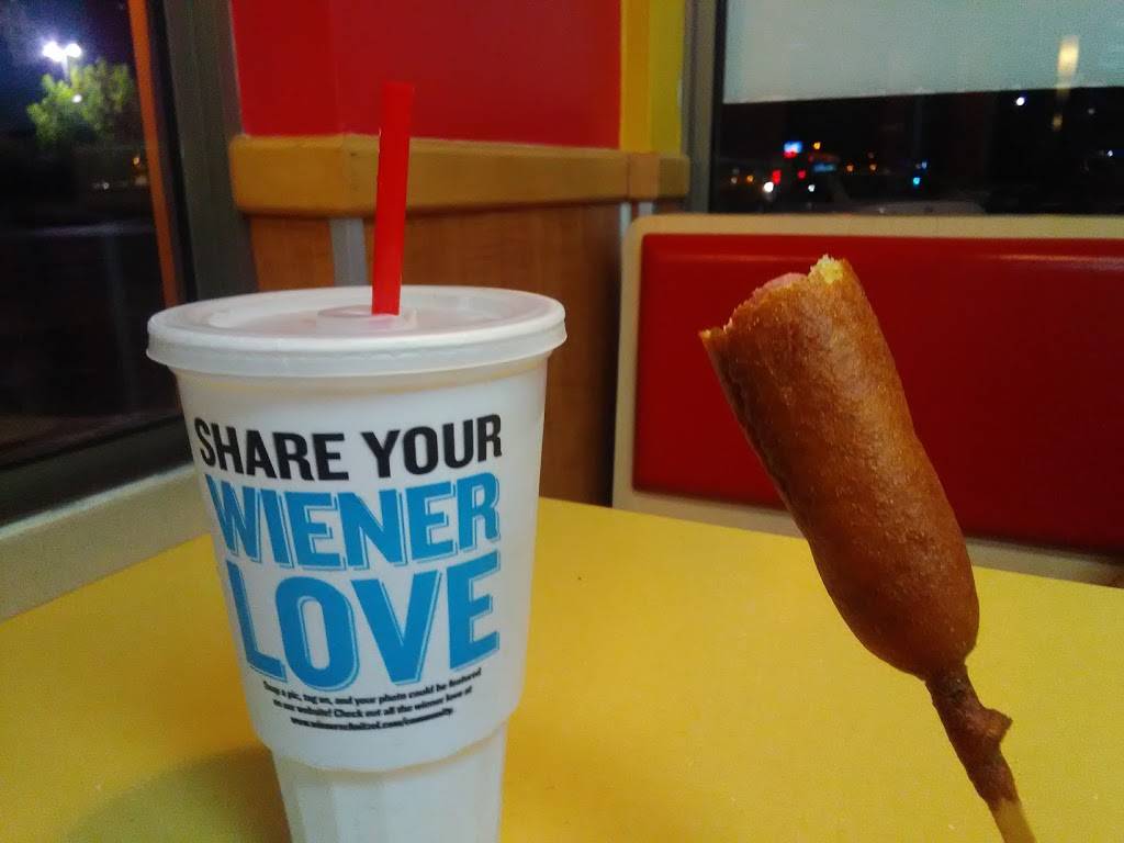 Wienerschnitzel | restaurant | 920 E F St, Oakdale, CA 95361, USA | 2093226020 OR +1 209-322-6020