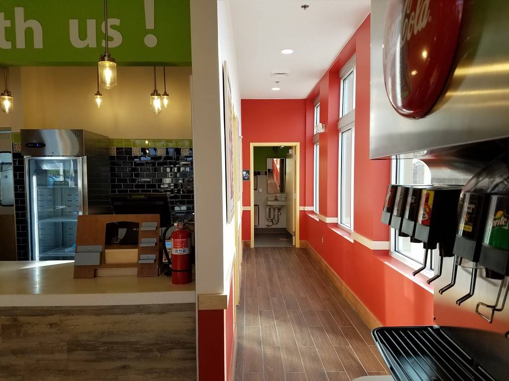 Salsaritas Fresh Mexican Grill | restaurant | 5920 Highland Shoppes Dr, Charlotte, NC 28269, USA | 7044678096 OR +1 704-467-8096