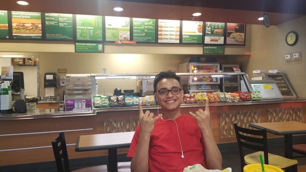 Subway Restaurants | restaurant | 325 W Southern Ave, Mesa, AZ 85210, USA | 4807337004 OR +1 480-733-7004