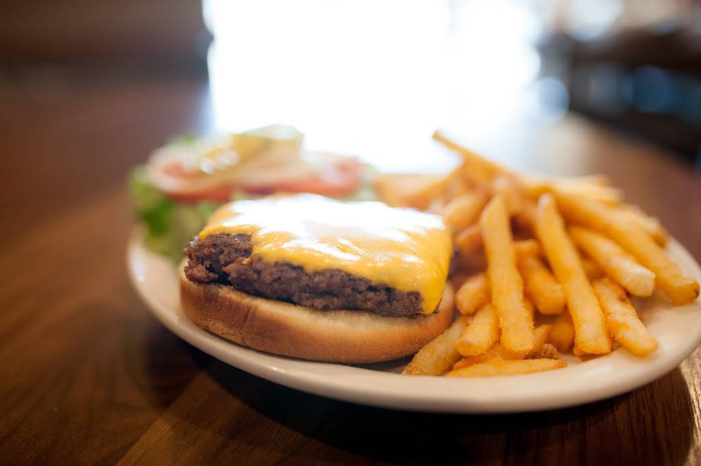 Charlies Restaurant | restaurant | 200 Manchester Ave, Newton, KS 67114, USA | 3162830790 OR +1 316-283-0790