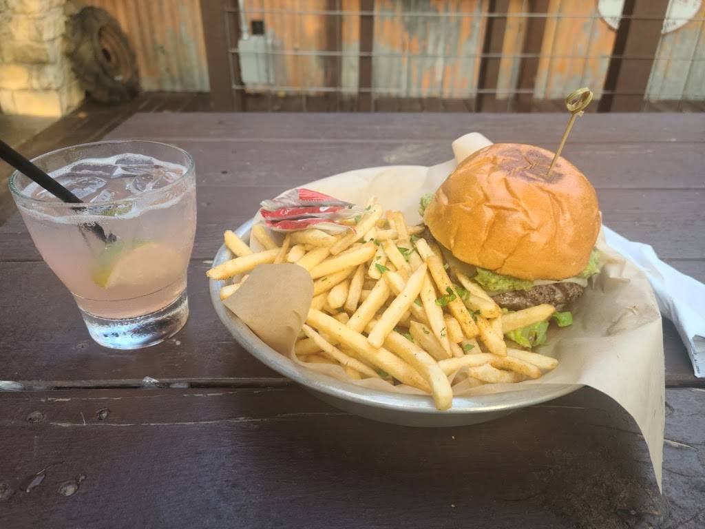 Cedar Creek Bar & Grill | restaurant | 1034 W 20th St, Houston, TX 77008, USA | 7138089623 OR +1 713-808-9623