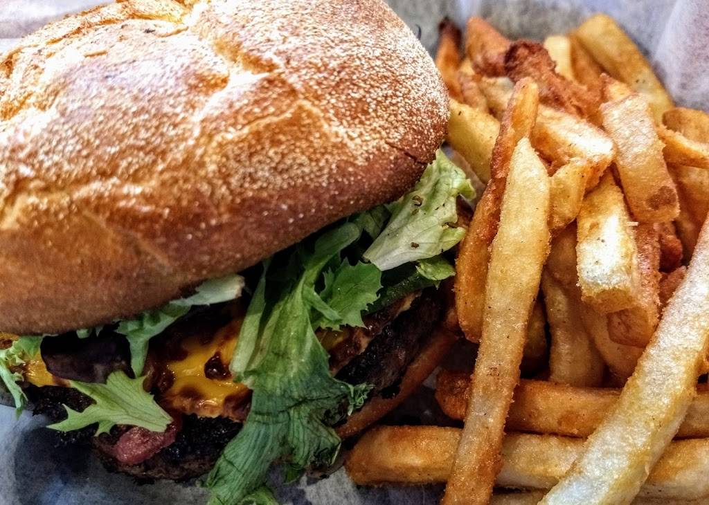 Brickhouse Tavern | restaurant | 141 Herman Melville Ave, Newport News, VA 23602, USA | 7572239531 OR +1 757-223-9531