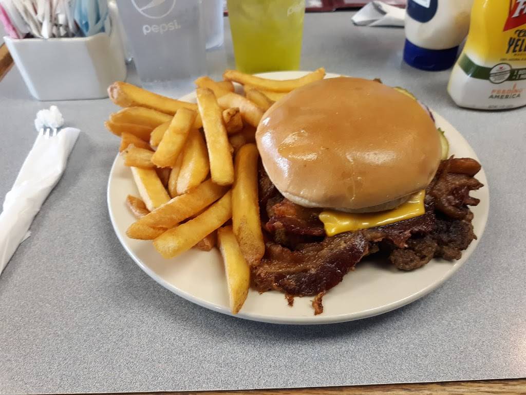 Tammys Billard Airport Café | restaurant | 3600 NE Sardou Ave # 4, Topeka, KS 66616, USA | 7852323669 OR +1 785-232-3669