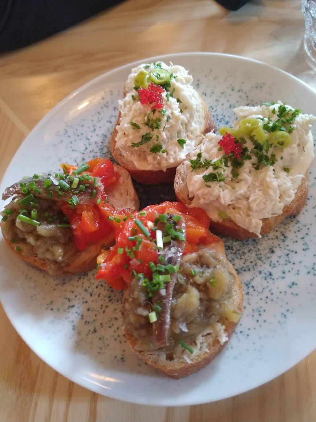 Madrina Bar y Tapas | restaurant | 2 Trinity St, Toronto, ON M5A 3C4, Canada | 4165488055 OR +1 416-548-8055