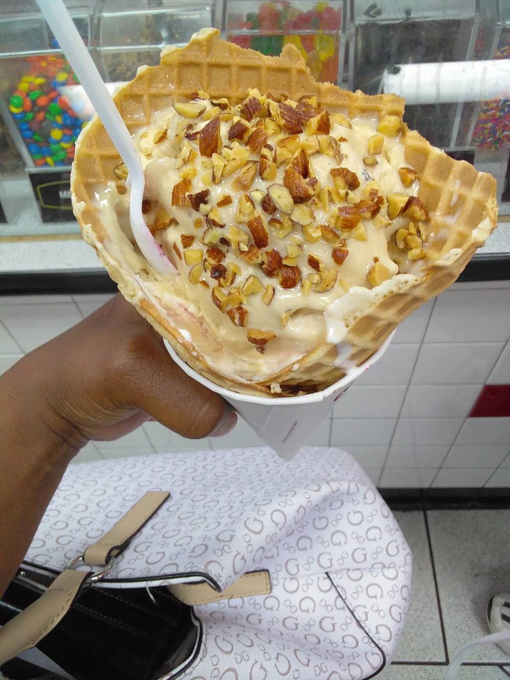 Cold Stone Creamery | bakery | 3822 W Newberry Rd Suite B, Gainesville, FL 32607, USA | 3522717437 OR +1 352-271-7437