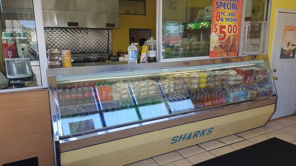 Sharks Fish and Chicken | restaurant | 1 State St, Calumet City, IL 60409, USA | 7088622220 OR +1 708-862-2220