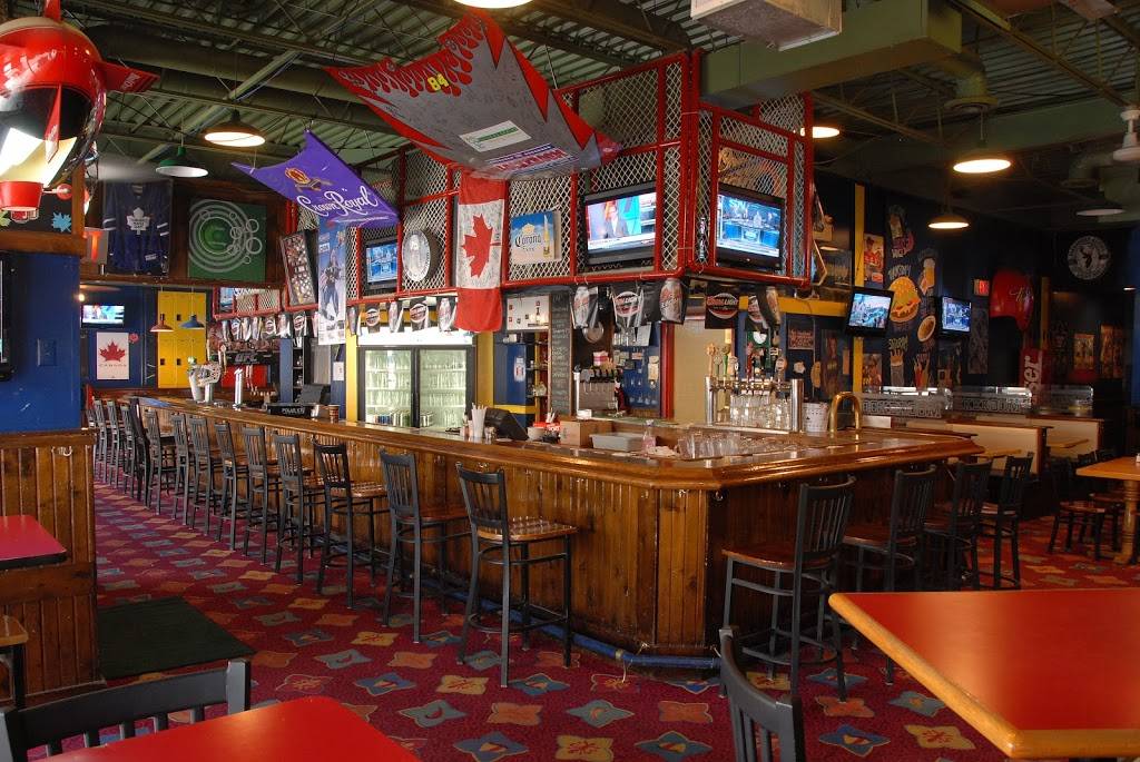 Lockeroom | restaurant | 201 Cundles Rd E, Barrie, ON L4M 4S5, Canada | 7057209060 OR +1 705-720-9060