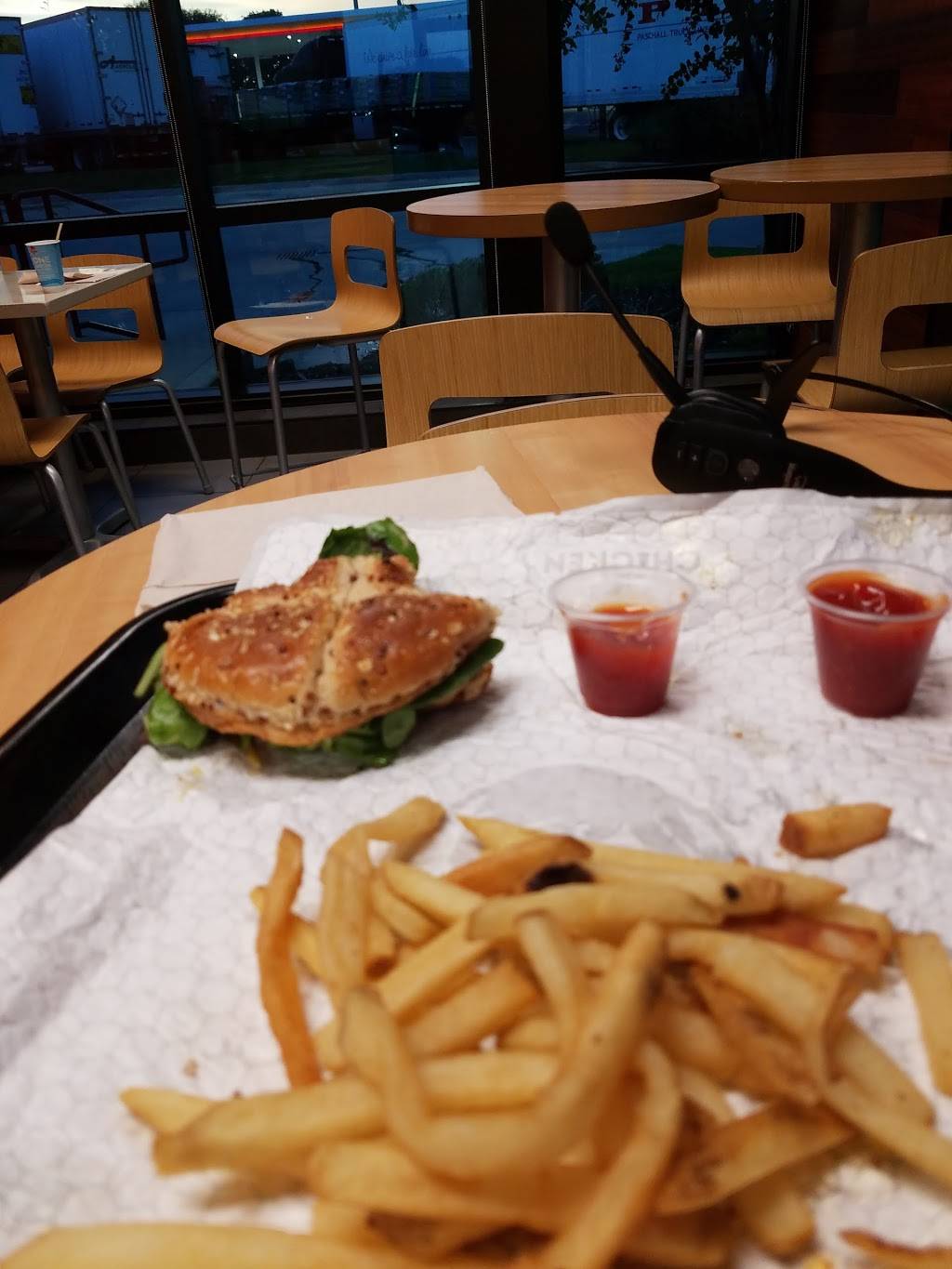 Wendys | restaurant | 6934 W Bert Kouns Industrial Loop, Shreveport, LA 71129, USA | 3186872107 OR +1 318-687-2107