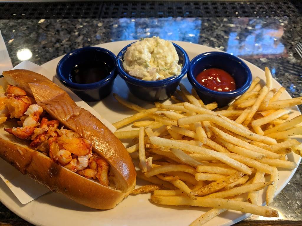 Fords Fish Shack - South Riding | restaurant | 25031 Riding Plaza, Chantilly, VA 20152, USA | 7035427520 OR +1 703-542-7520