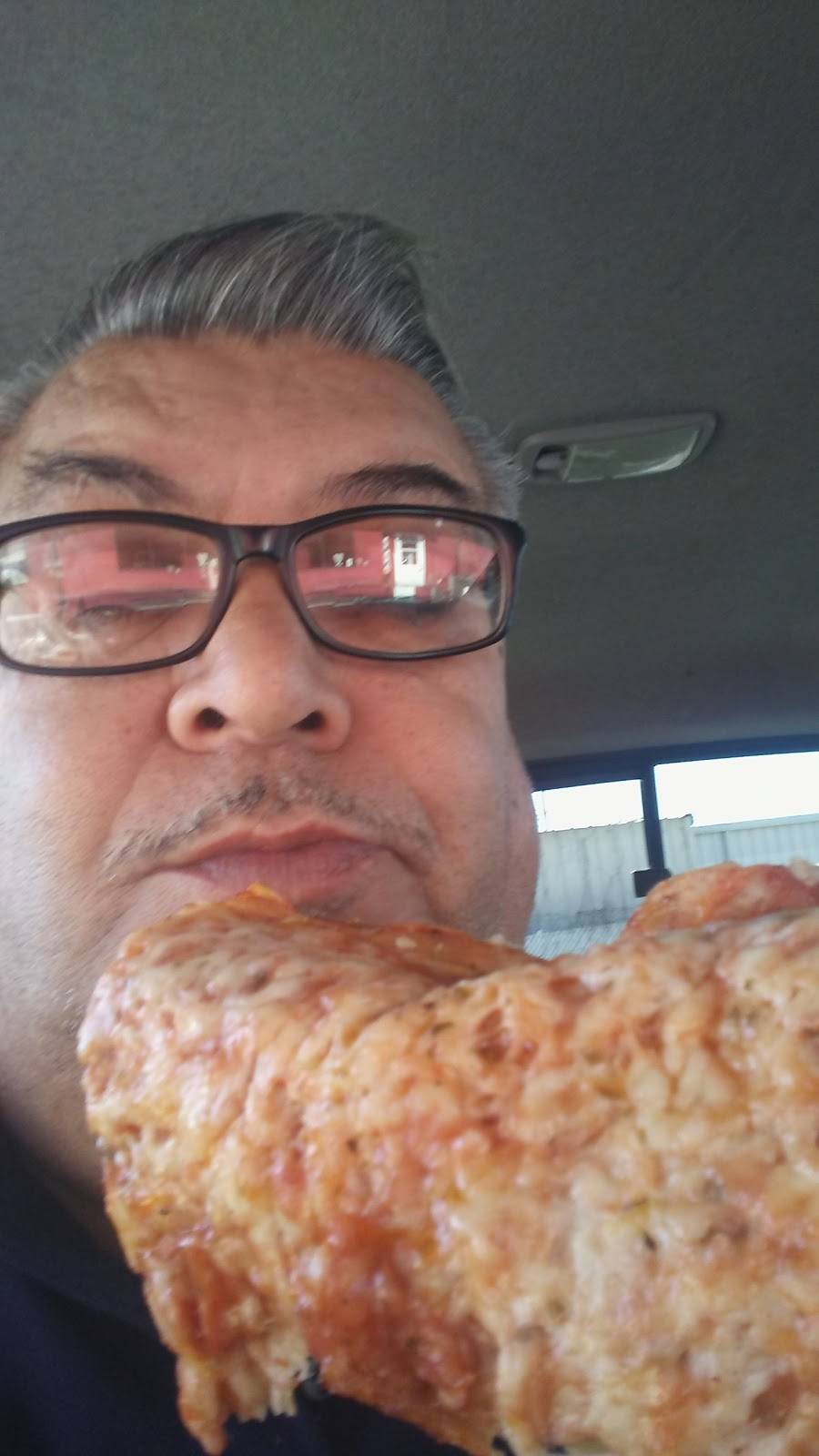 Johnnys Pizzeria | meal delivery | 9562 SE Maricamp Rd, Ocala, FL 34472, USA | 3526874545 OR +1 352-687-4545