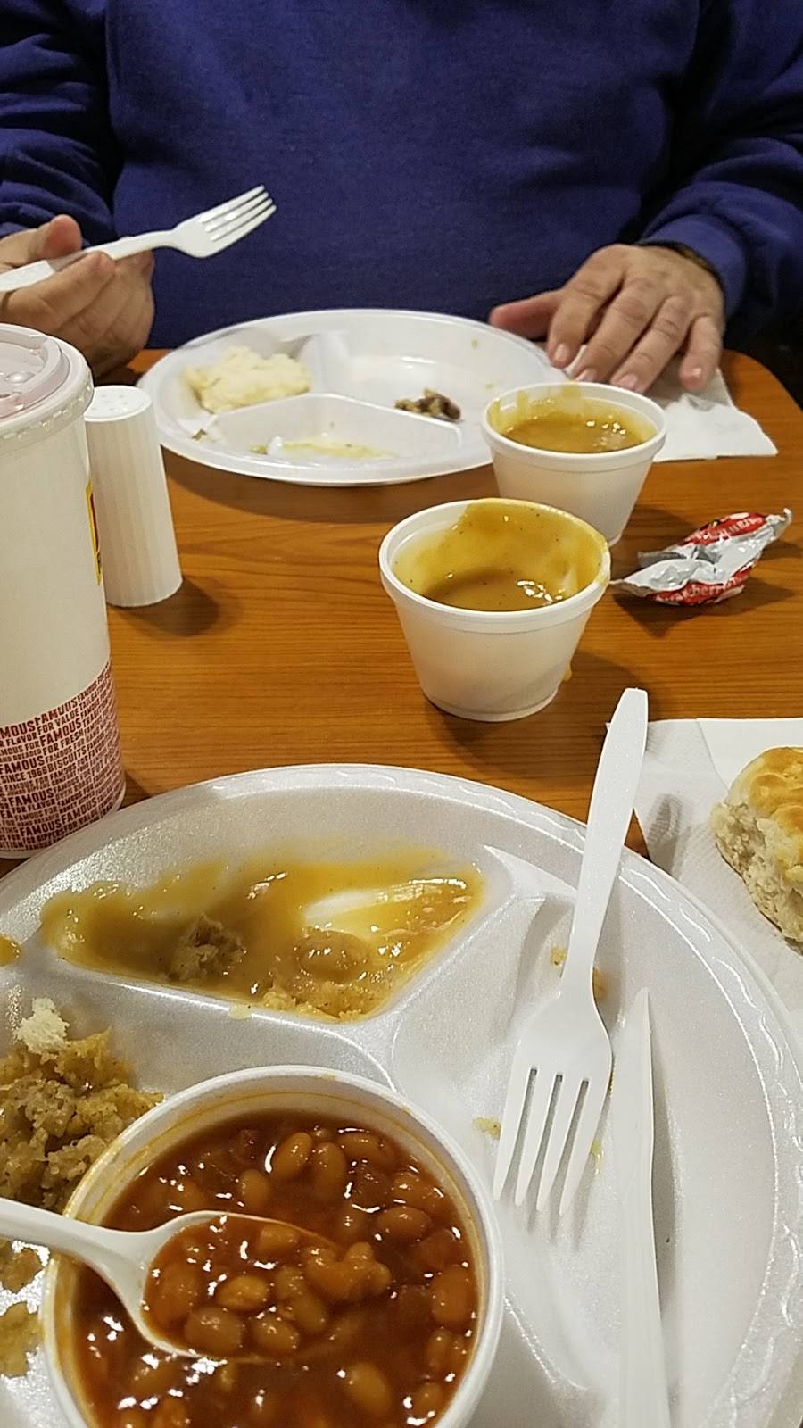 Lees Famous Recipe Chicken | restaurant | 119 Commercial Ave SW, New Philadelphia, OH 44663, USA | 3303391848 OR +1 330-339-1848