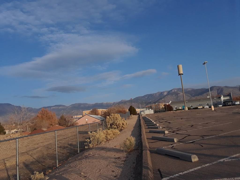 Blakes Lotaburger | restaurant | 9601 Osuna Rd NE, Albuquerque, NM 87111, USA | 5052946554 OR +1 505-294-6554