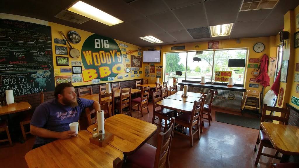 Big Woodys BBQ | restaurant | 1821 Zumbehl Rd, St Charles, MO 63303, USA | 6367244227 OR +1 636-724-4227
