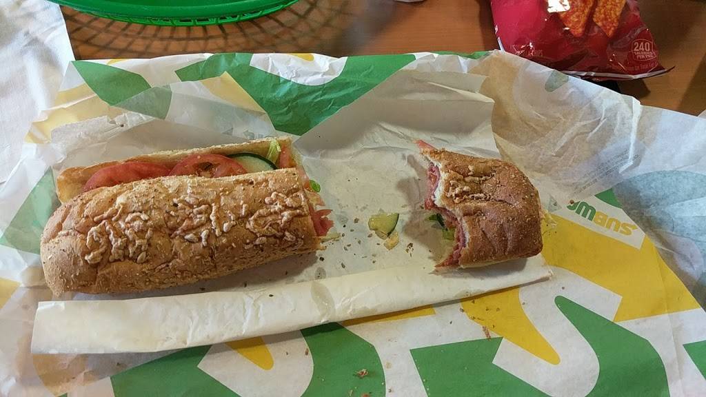 Subway | restaurant | 2020 N Flamingo Rd, Pembroke Pines, FL 33028, USA | 9543676941 OR +1 954-367-6941
