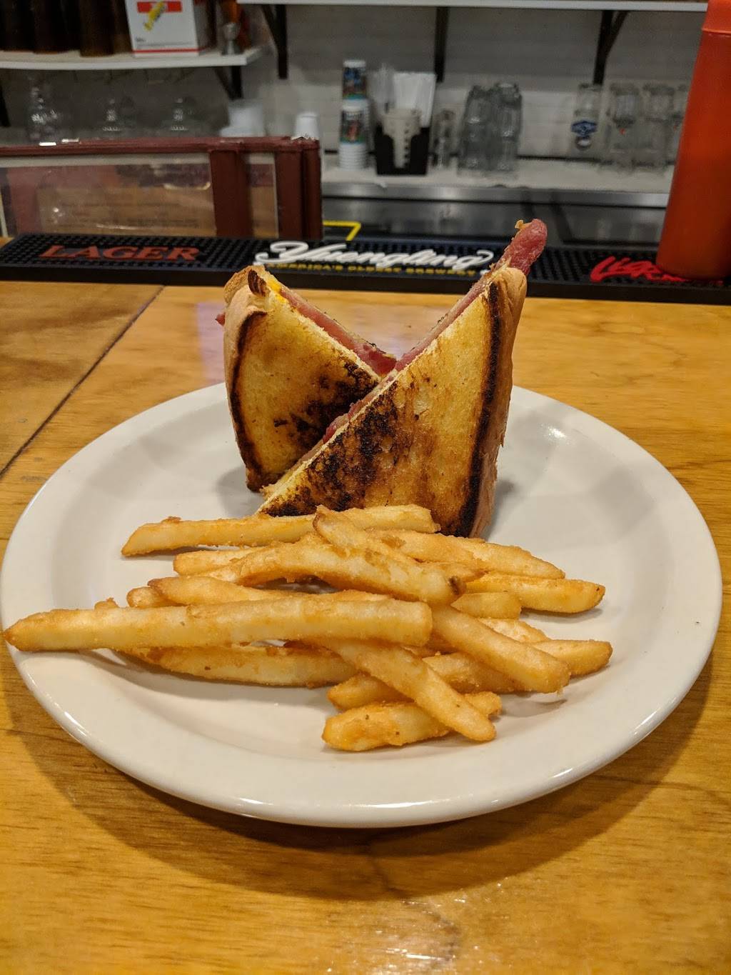 PJs Family Restaurant | restaurant | 571 W Cherry St, Sunbury, OH 43074, USA | 7409652000 OR +1 740-965-2000