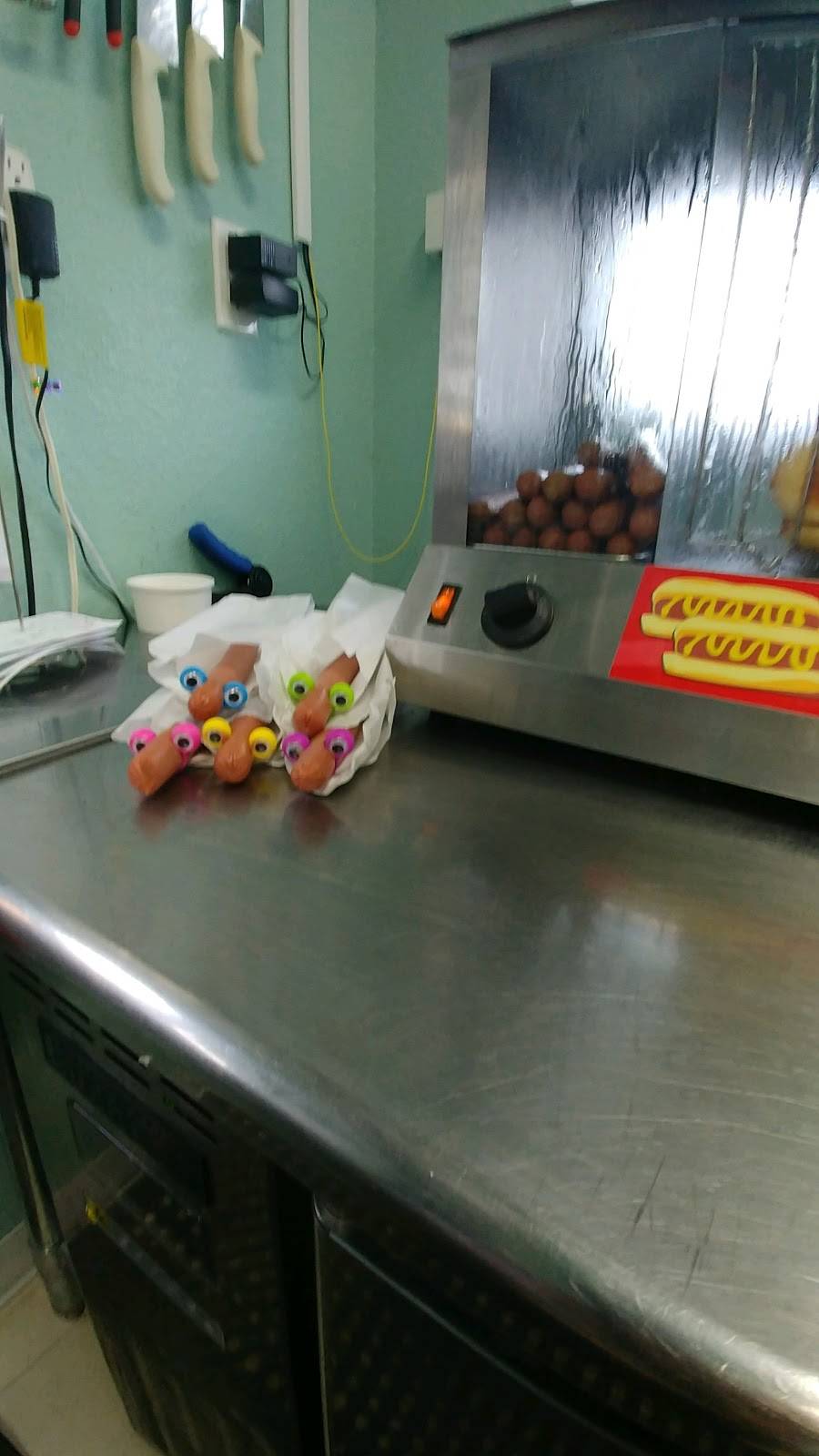 Deen Dogs | meal takeaway | 1017 S Boone St, Aberdeen, WA 98520, USA | 3605338804 OR +1 360-533-8804