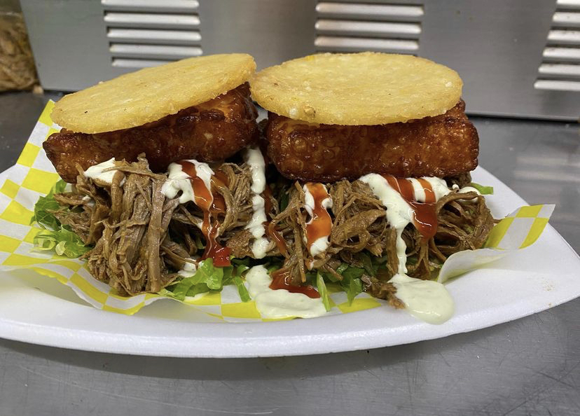 Big Tatos Express Grill | restaurant | 8300 NW 74th St, Medley, FL 33166, USA | 7862526784 OR +1 786-252-6784