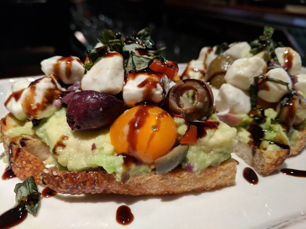 Paddys American Grille | restaurant | 27 International Dr, Portsmouth, NH 03801, USA | 6034309450 OR +1 603-430-9450