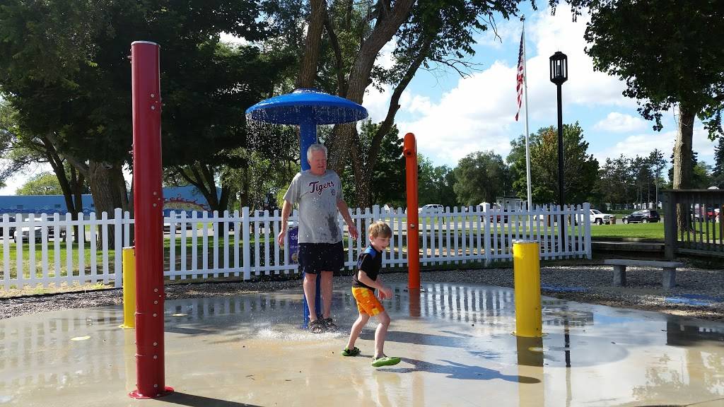 Kickers Sports Bar & Grill | restaurant | 5577 S Saginaw St, Flint, MI 48507, USA | 8106952060 OR +1 810-695-2060