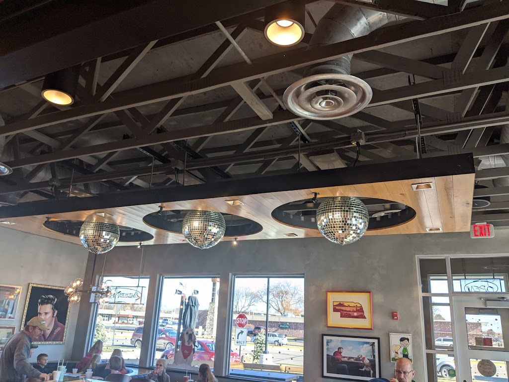 Raising Canes Chicken Fingers | meal takeaway | 1150 S 13th St, Norfolk, NE 68701, USA | 4023167068 OR +1 402-316-7068