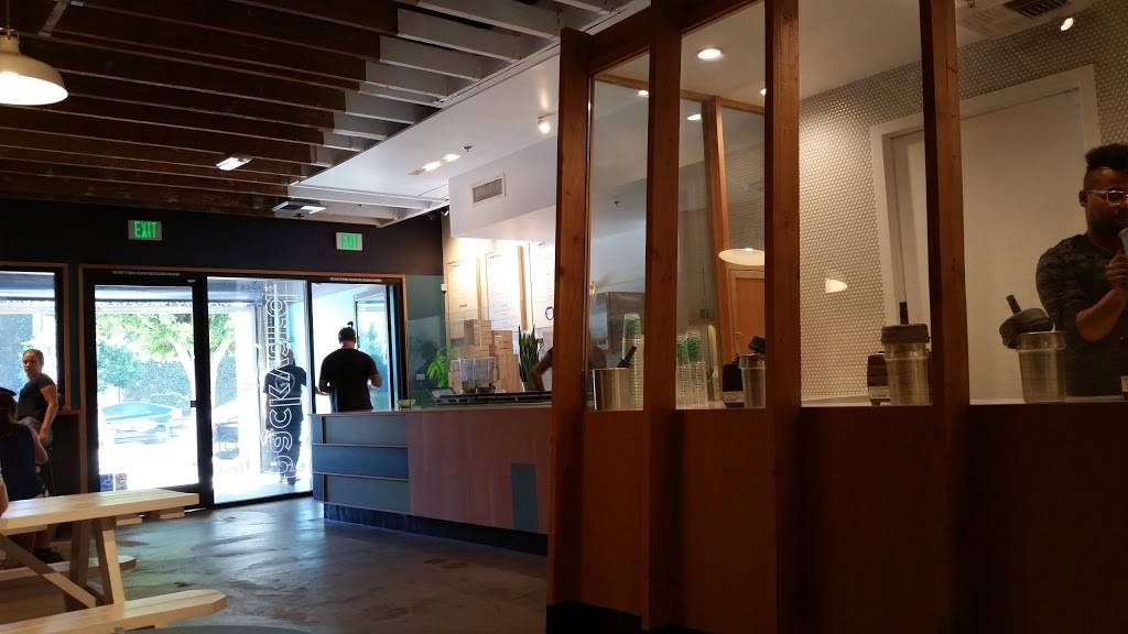 Backyard Bowls | restaurant | 8303 Beverly Blvd, Los Angeles, CA 90048, USA | 3237465404 OR +1 323-746-5404