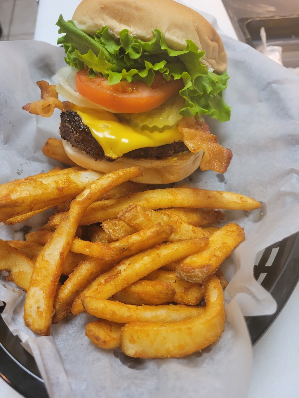 The Backyard Grill @ Craft Beer Cellar | restaurant | 907 Franklin St, Houston, TX 77002, USA | 2818979200 OR +1 281-897-9200