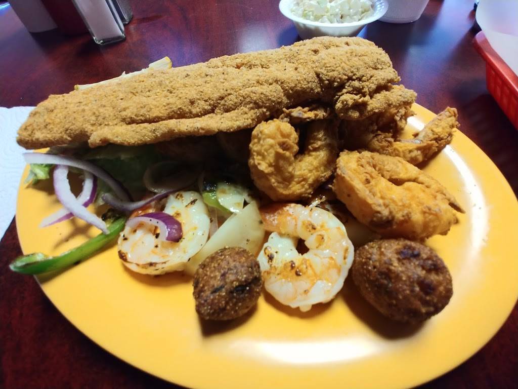 Sams Southern Eatery | restaurant | 1020 W Panola St, Carthage, TX 75633, USA | 9036312111 OR +1 903-631-2111
