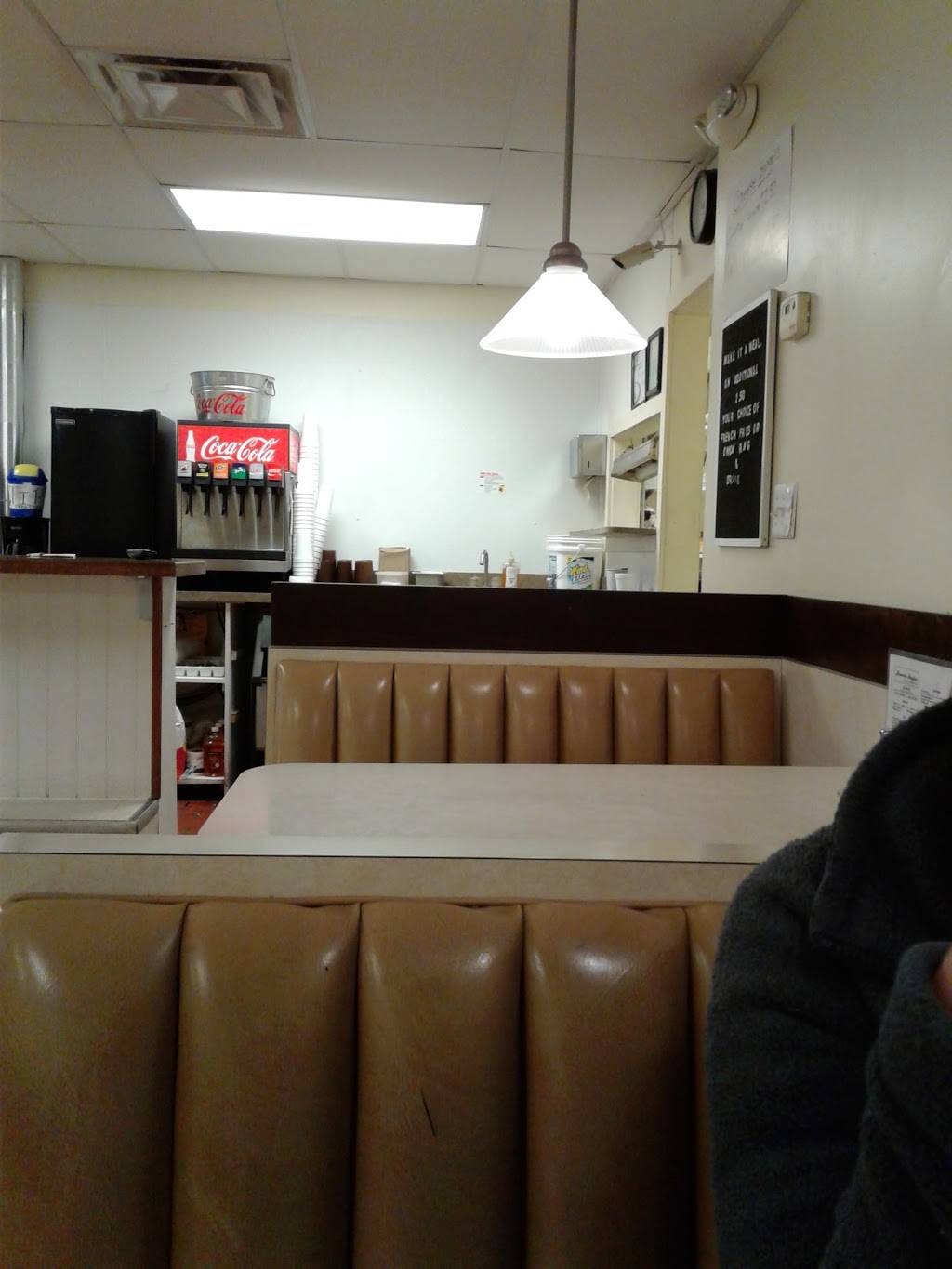 Howards Hoagies Restaurant | restaurant | 2011 McCartney Ave, Ypsilanti, MI 48198, USA | 7344841707 OR +1 734-484-1707