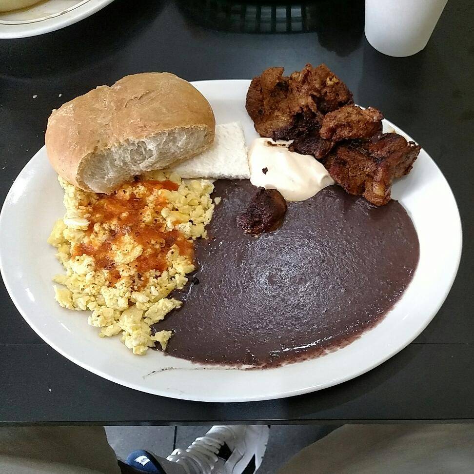 Universal Bakery on Mission | restaurant | 3458 Mission St, San Francisco, CA 94110, USA | 4158214971 OR +1 415-821-4971