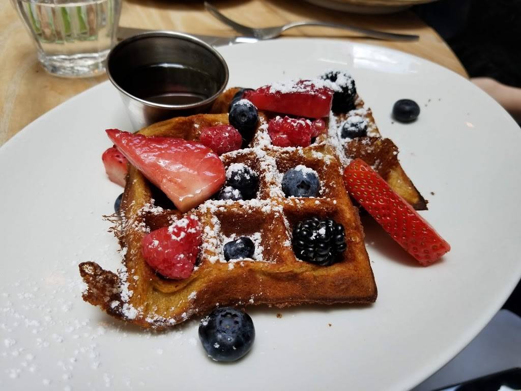 The East Pole | restaurant | 133 E 65th St, New York, NY 10065, USA | 2122492222 OR +1 212-249-2222